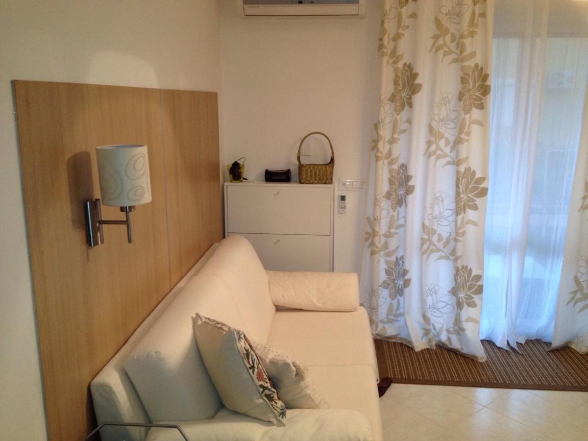 Pizzo Beach Club. One Bedroom Apt 13G Екстер'єр фото